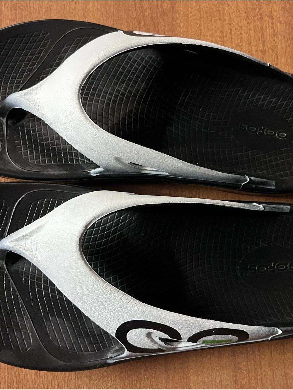 OOFOS Comfort Recovery Flip Sandals